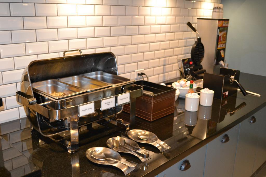 Country Inn & Suites By Radisson Roseville - St Paul Bagian luar foto